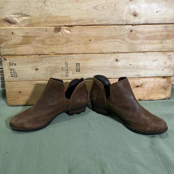 Sorel Brown Leather Slip-On Boots Size 7.5 Minimal Boho Chic Western Core Shoes - Picture 3 of 6
